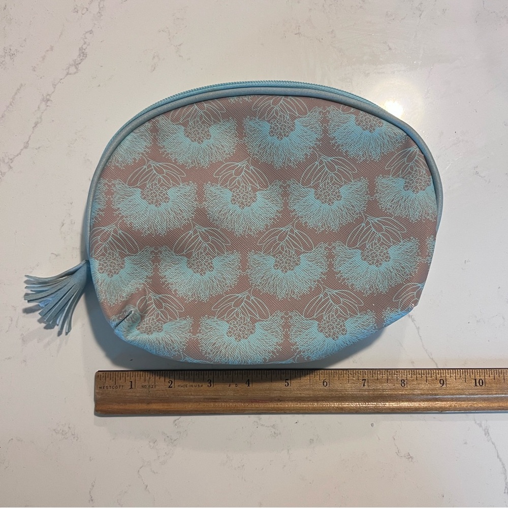 Manaola Kimolau Blue Pouch Bag